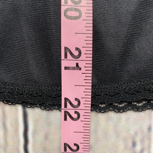Vanity Fair Black Slip Size: Medium - Picture 11 of 16